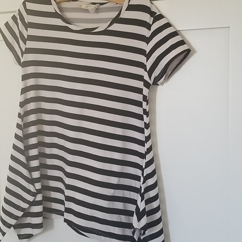 Girls Fun Black And Cream  Stripe Top Size 7